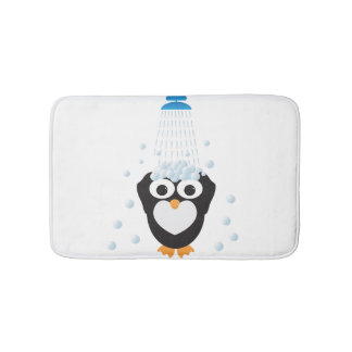 Cute Penguin die een douche neemt Badmat
