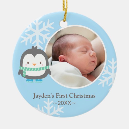 Cute Penguin en Snowflakes Baby kerstfoto Keramisch Ornament (Voorkant)
