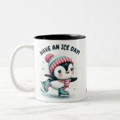 Cute Penguin “Have an Ice Day” Personalized Christ Tweekleurige Koffiemok (Links)
