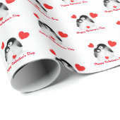 Cute Penguin Heart Valentijnsdag Cadeaupapier (Rol Hoek)