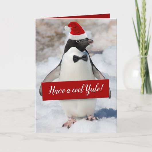 Cute Penguin in Santa Hat Holding Yuletide Sign Feestdagen Kaart (Voorkant)