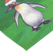 Cute Penguin in Santa Hat over Green Korte Tafelloper (Hoek)