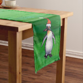 Cute Penguin in Santa Hat over Green Korte Tafelloper (Voorbeeld)