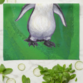 Cute Penguin in Santa Hat over Green Theedoek (Gevouwen)