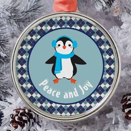 Cute Penguin met Earmuffs Peace and Joy Metalen Ornament