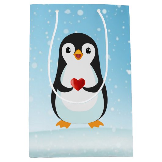 Cute Penguin met hart op lichtblauw Medium Cadeauzakje (Voorkant)