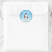 Cute Penguin met hart op lichtblauw Ronde Sticker (Tas)