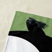 Cute Penguin met Whimsical green handgeschreven na Strandlaken (In situ)