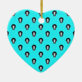 Cute Penguin Pattern over Minty Blauwgroen Blue Keramisch Ornament (Voorkant)