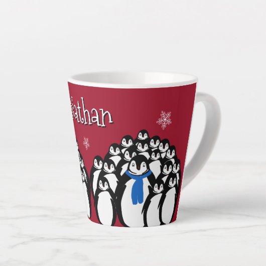 Cute Penguin Personalized Latte Mok (Rechterhoek)