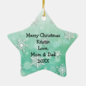 Cute Penguin Throwing Snowballen Kerstmis Keramisch Ornament (Achterkant)