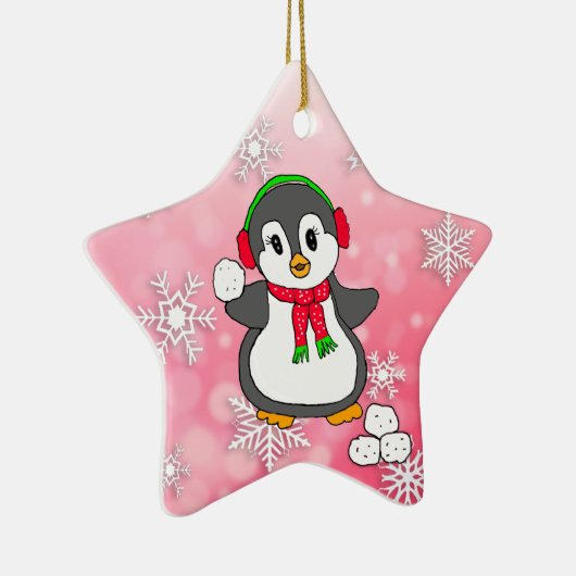 Cute Penguin Throwing Snowballen Kerstmis Keramisch Ornament (Rechts)