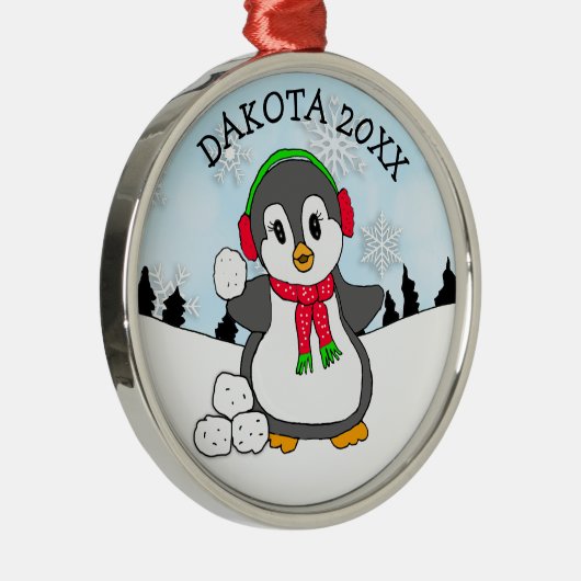 Cute Penguin Throwing Snowballen Kerstmis Metalen Ornament (Rechts)