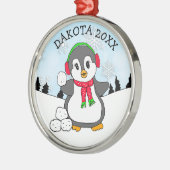Cute Penguin Throwing Snowballen Kerstmis Metalen Ornament (Links)