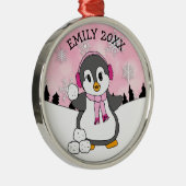 Cute Penguin Throwing Snowballen Kerstmis Metalen Ornament (Rechts)