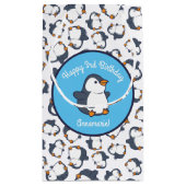 Cute Penguin Winter Kids Birthday Party Klein Cadeauzakje (Achterkant)