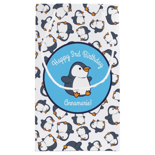 Cute Penguin Winter Kids Birthday Party Klein Cadeauzakje (Achterkant)