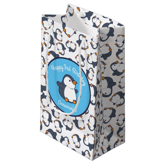 Cute Penguin Winter Kids Birthday Party Klein Cadeauzakje (Voorkant Gekanteld)