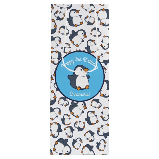 Cute Penguin Winter Kids Birthday Party Wijn Cadeautas (Voorkant)
