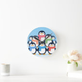 Cute Penguins Winter Scarves Group Hug Ronde Klok (Huis)