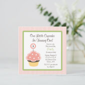 Cute Personalize roze Cupcake Birthday Invitations Kaart (Staand voorkant)