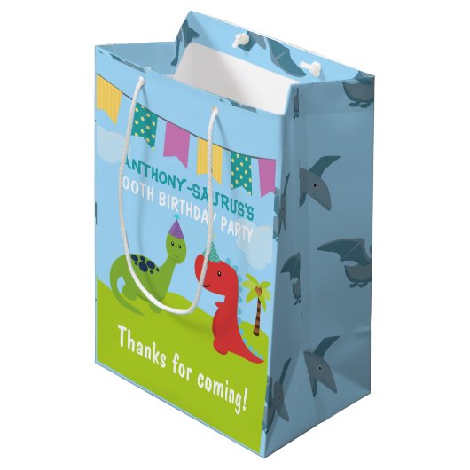 Cute Personalized Dinosaur the Party Medium Cadeauzakje (Voorkant Gekanteld)