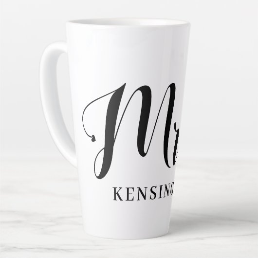 Cute Personalized Mrs Pas getrouwd Typography Latte Mok (Linkerhoek)