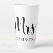 Cute Personalized Mrs Pas getrouwd Typography Latte Mok (Voorkant)