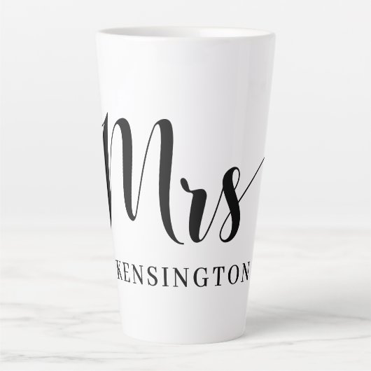 Cute Personalized Mrs Pas getrouwd Typography Latte Mok (Voorkant)