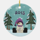 Cute Personalized Snowman in Bossen Kerstmis Keramisch Ornament (Achterkant)