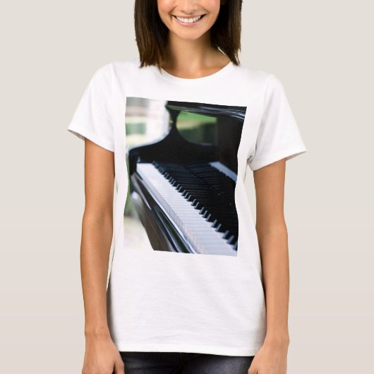 Cute Piano Artwork T-shirt (Voorkant)