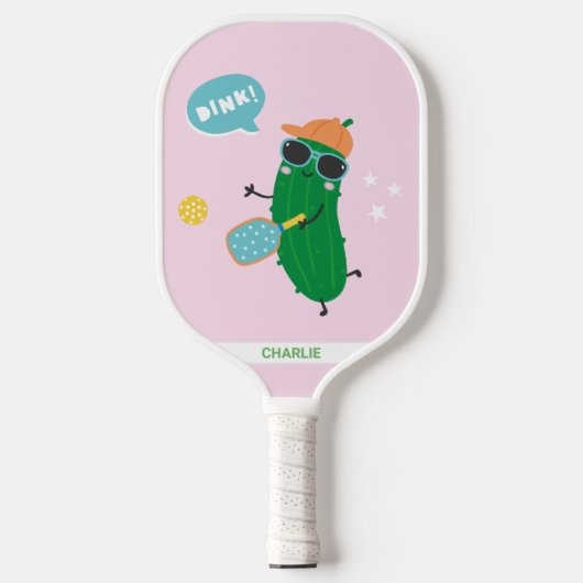 Cute Pickles playing Pickleball Pink Paddle (Voorkant)