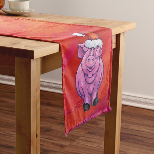 Cute Pig in Santa Hat op Red Korte Tafelloper (Voorbeeld)
