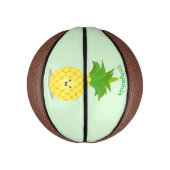 Cute pineapple cartoon illustratie basketbal (Verticaal)
