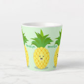 Cute pineapple cartoon illustratie latte mok (Voorkant)