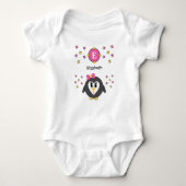 Cute pinguin name sterren geel roze romper (Voorkant)