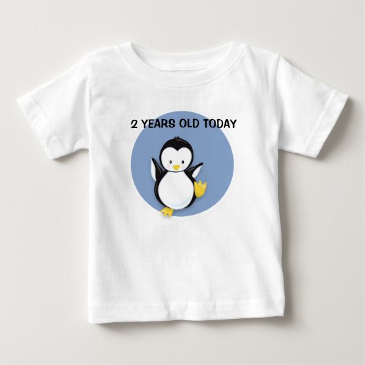 Cute pinguïn op blauwe gepersonaliseerde verjaarda (Voorkant)