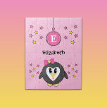 Cute pinguin sterren en noem roze kinderen legpuzzel<br><div class="desc">Jigzaag puzzel voor kinderen. Met een schattige pinguïn,  sterren,  naam en initiaal. Roze en geel. Kindercadeauidee.</div>