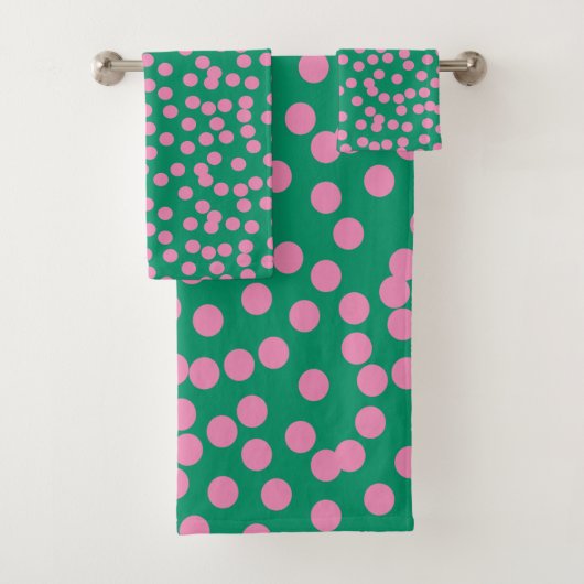 Cute Pink and Green Stippen and Spots Pattern Bad Handdoek (Insitu)