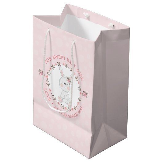 Cute Pink Baby Bunny Floral Wreath Personalized Medium Cadeauzakje (Voorkant Gekanteld)