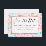 Cute Pink Blauwgroen Unicorn Rainbow Floral Stars Save The Date<br><div class="desc">Dit schattige en magische patroon is perfect voor de vrolijke en trendy vrouw of meisje. Het bevat handgetekende illustraties van eenhoorns, bloemen met bladeren, regenbogen en schietsterren boven op een simpele zwarte roze achtergrond. Het thema van de ontwerpkleur omvat de roze bubblegum, wazige roze, blauwgroen groen, periwinkle blauw, paars, geel...</div>