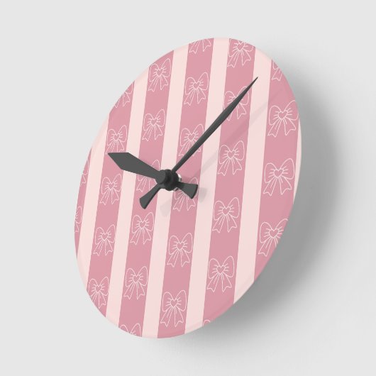 Cute Pink Bow Stripe Pattern – Girly Aesthetic Ronde Klok (Hoek)