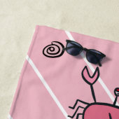 Cute Pink Crab Zee Animals Girl Monogram Strandlaken (In situ)