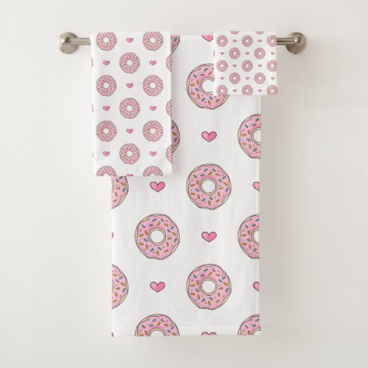 Cute Pink Donut and Hearts Pattern Bad Handdoek (Insitu)