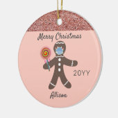 Cute Pink Gingerbrood Man met gezichtsmasker Keramisch Ornament (Links)