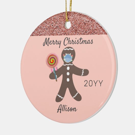 Cute Pink Gingerbrood Man met gezichtsmasker Keramisch Ornament (Links)