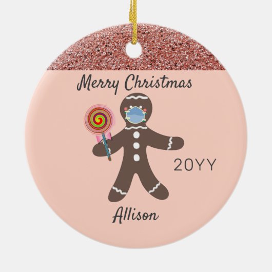 Cute Pink Gingerbrood Man met gezichtsmasker Keramisch Ornament (Achterkant)