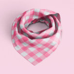 Cute Pink Gingham Pattern Bandana<br><div class="desc">Rookachtig en kookachtig zoete gingham-controleerpatroon.</div>