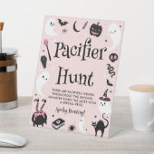 Cute Pink Halloween Baby Shower Pacifier Hunt Game Reclamebord Met Voetstuk (Insitu)