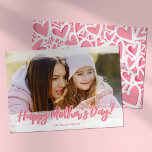 Cute Pink Heart Photo Moederdag Kaart<br><div class="desc">Verzend uw moeder een hartverwarmende en unieke boodschap met deze prachtige Kaart van de Dag van Moeder. Niet alleen zal het haar een bijzonder gevoel geven, het is ook iets dat ze voor altijd zal koesteren. Deze moderne en stijlvolle kaart is voorzien van een witte en rustige rand met een...</div>